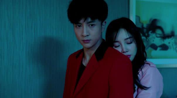 娱乐圈里两个男人吃瓜,揭秘幕后真相